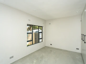 3 Bedroom Flat & Apartment
