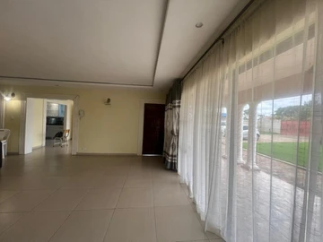 6 Bedroom House