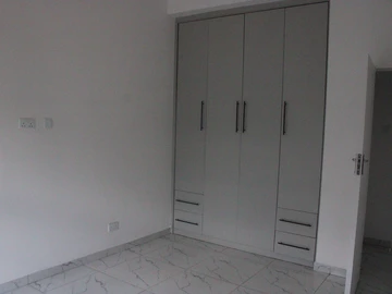 3 Bedroom Flat & Apartment