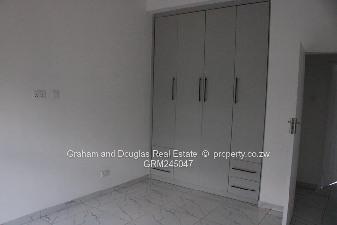 Neat Avondale West Flat to let