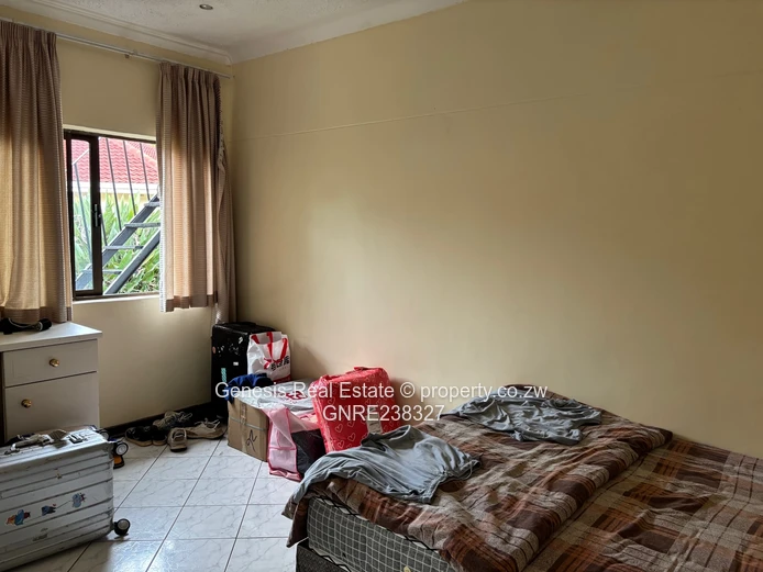 5 bedroom home on the fairway in the prestigious Brooke Golf Estate  (Sole Mandate)