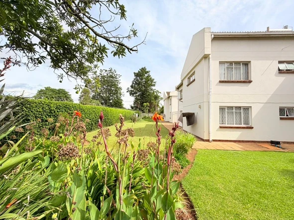 2 Bedroom Flat & Apartment