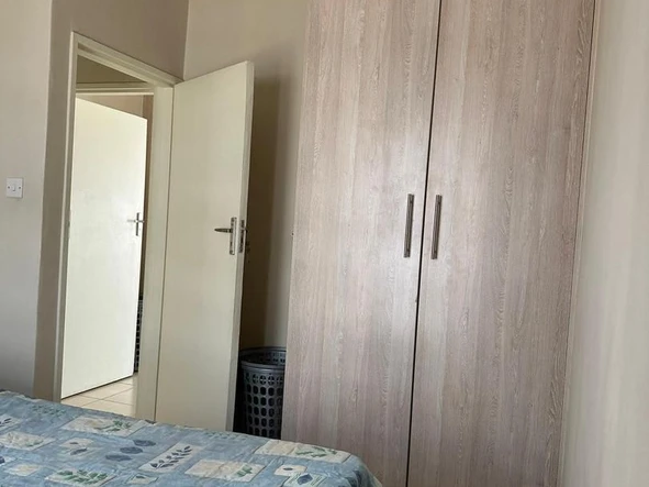 2 Bedroom Flat & Apartment