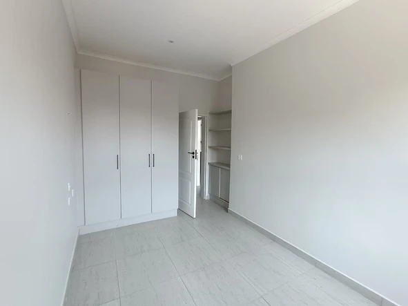 2 Bedroom Flat & Apartment