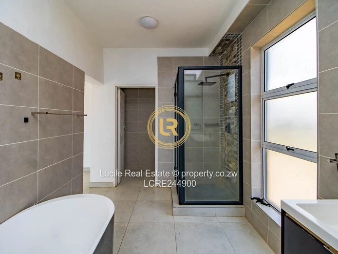 Modern 3-bedroom Home in Exclusive Carrick Creagh