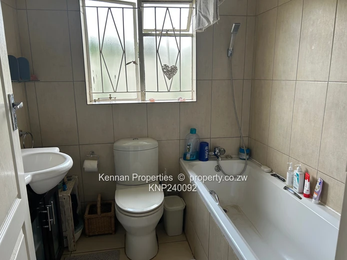 Charming Unit in sought after Highlands Park