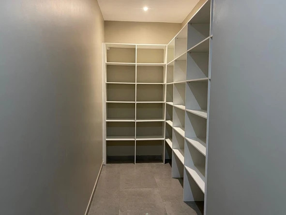 4 Bedroom Flat & Apartment