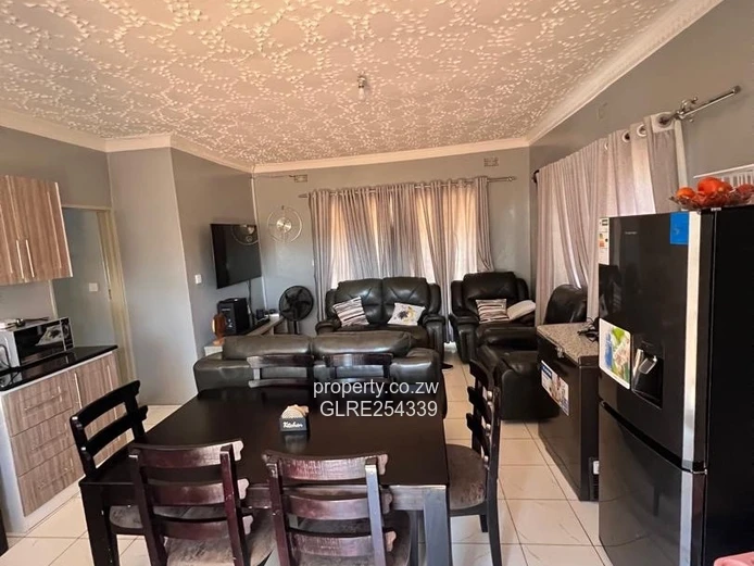 3-Bed House Marimba Park — Walled 2000m², Tank & Solar