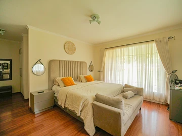 3 Bedroom Flat & Apartment