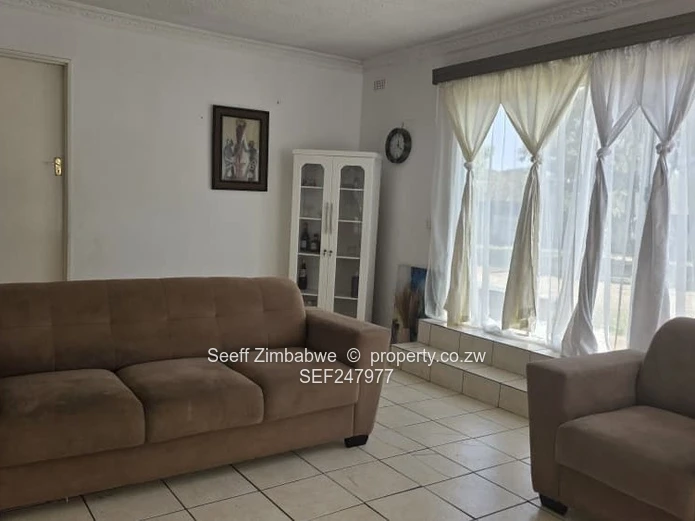 Highlands 5-Bed Family Home on 3,554 m² — Borehole