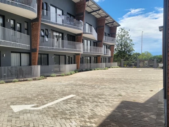 2 Bedroom Flat & Apartment