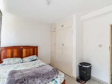 2 Bedroom Flat & Apartment