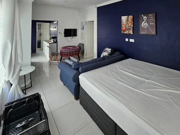 6 Bedroom House