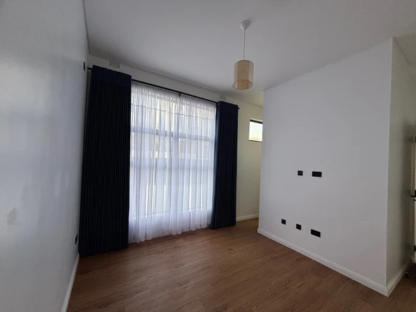 4 Bedroom Flat & Apartment