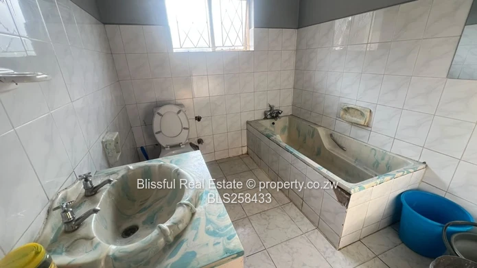 Spacious 4-Bed Family Home on 2007m² in Vainona