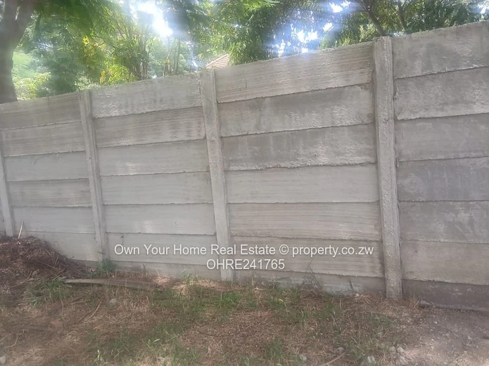 2000 m² Hatfield Stand — Walled Plot with Mature Trees