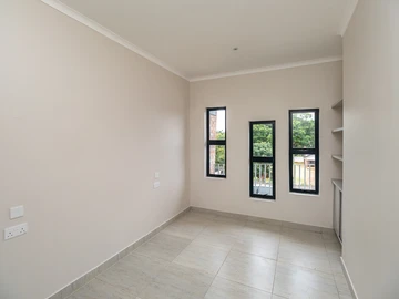 2 Bedroom Flat & Apartment