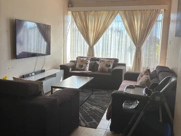 2 Bedroom Flat & Apartment