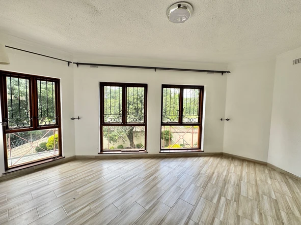 3 Bedroom Flat & Apartment