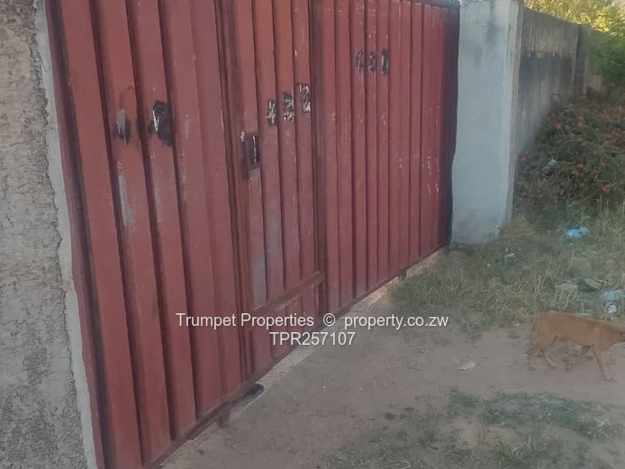 Modest 4-Bed Home on 2000 m² — Title deeds