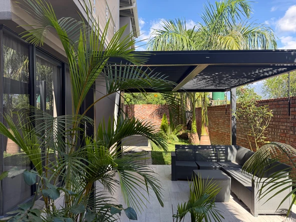 4 Bedroom Flat & Apartment