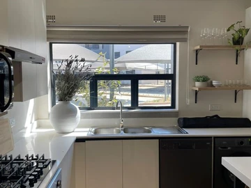 2 Bedroom Flat & Apartment