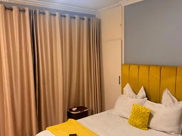 2 Bedroom Flat & Apartment