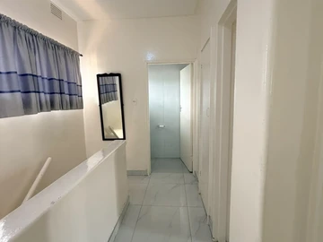 2 Bedroom Flat & Apartment