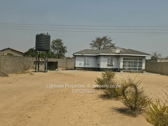 Neat cottage in Riverside, Chitungwiza  (Sole Mandate)