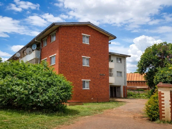 2 Bedroom Flat & Apartment