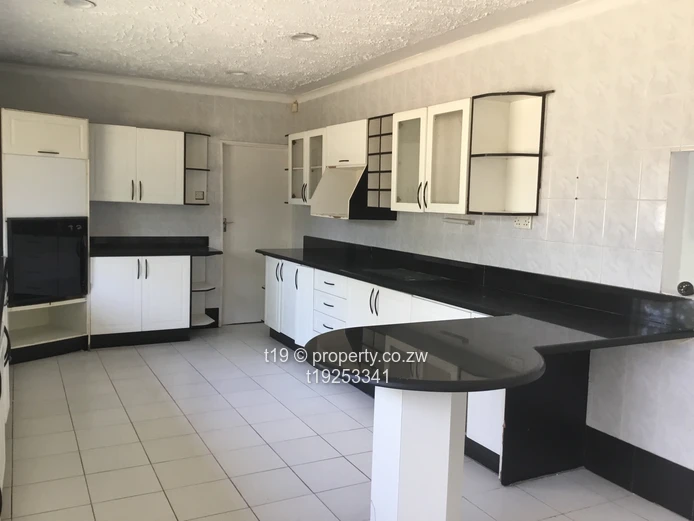 Spacious 4 bed house pus 3 bed cottage