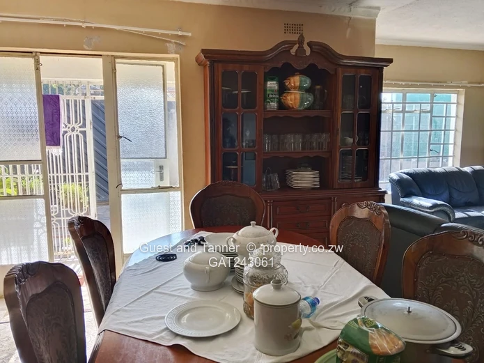 4 Bedroomed house For Sale In Mainway Meadows