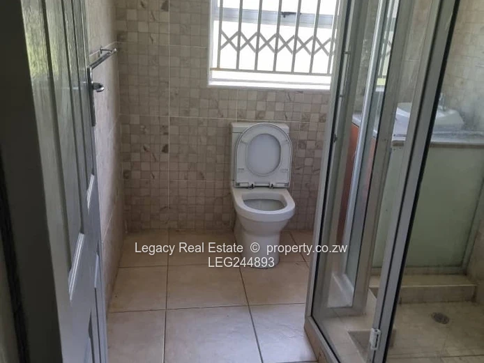 Private & Secure Cottage For Rent In Helensvale