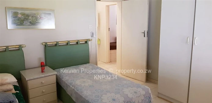 Kingfisher Lodge - Thatched lodge at Msuna Island in Victoria Falls