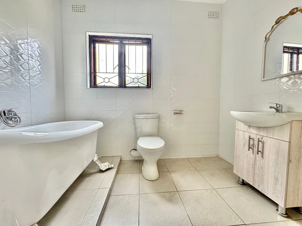 3 Bedroom Flat & Apartment