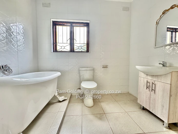 Charming  3 Bedroom Apartment - Newlands