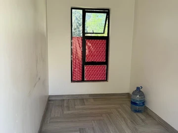 4 Bedroom Flat & Apartment
