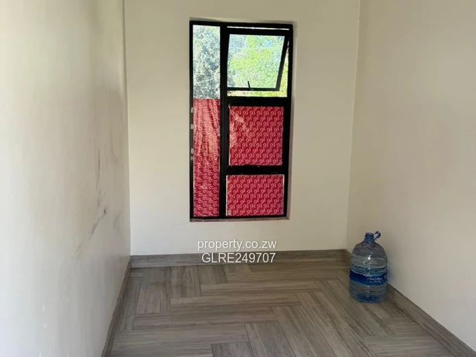 Stone-clad 4-Bed Mount Pleasant Apt - Pool & Borehole