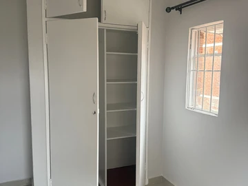 2 Bedroom Flat & Apartment