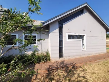 3 Bedroom Garden Flat