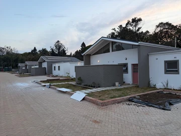 2 Bedroom Flat & Apartment