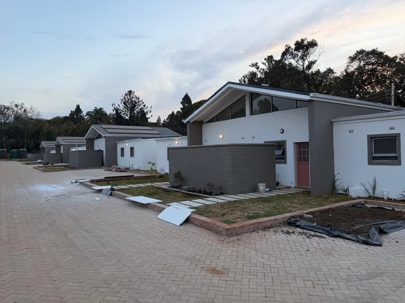 2 Bedroom Flat & Apartment
