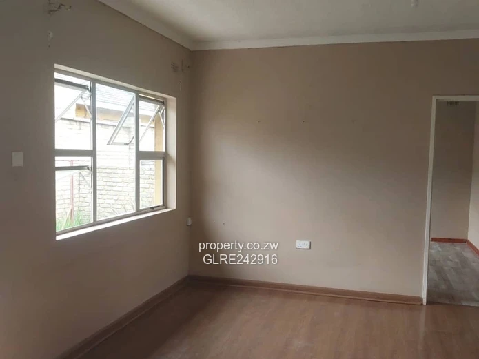 Madokero 2-Bed Garden Flat - Built-in Cupboards & Borehole