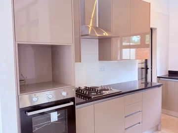 3 Bedroom Flat & Apartment