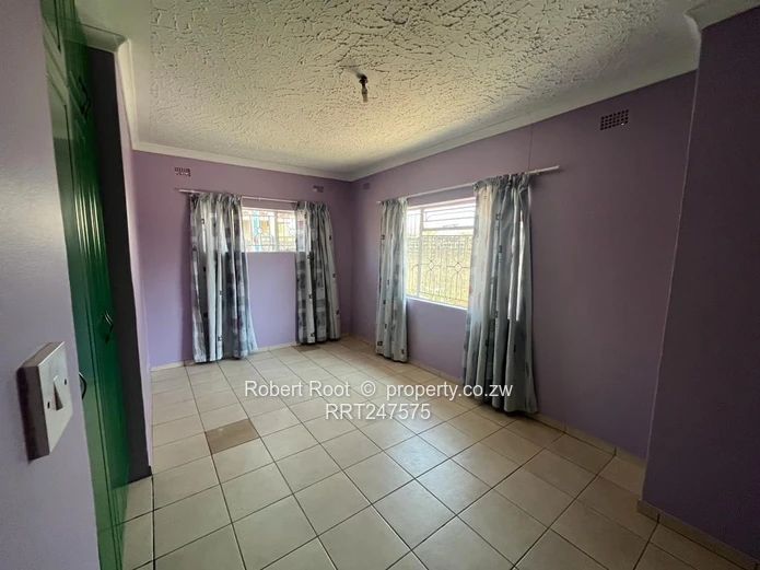 4 bed family home in Zimre Park