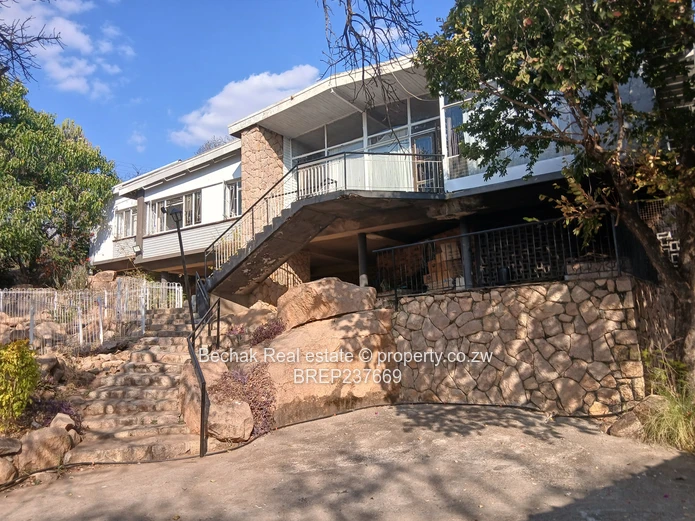 Spacious 4-Bed Burnside Home on 4000m² with Pool