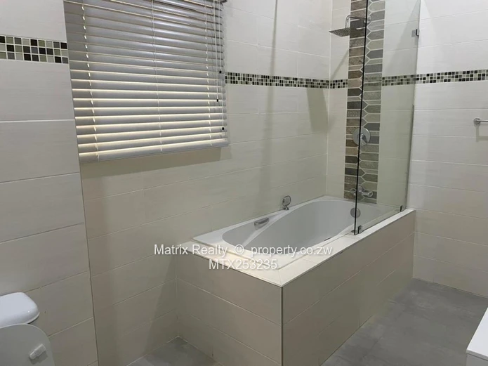 3 Bedroom Apartment to Rent in Greencroft