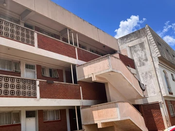 2 Bedroom Flat & Apartment