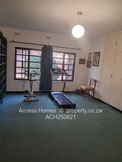 A charming Residence close Kew Drive and Ridgeway North  (Sole Mandate)