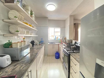 2 Bedroom Flat & Apartment